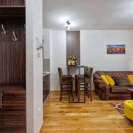 Durmitor 41, Kompleks Titova Palisat