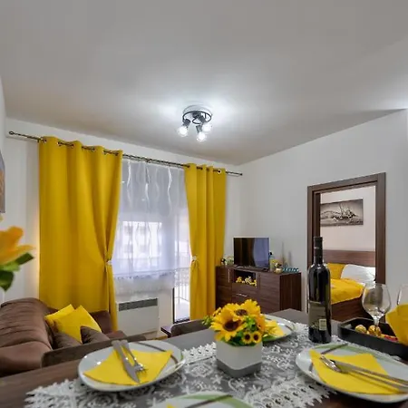 Durmitor 41, Kompleks Titova דירה