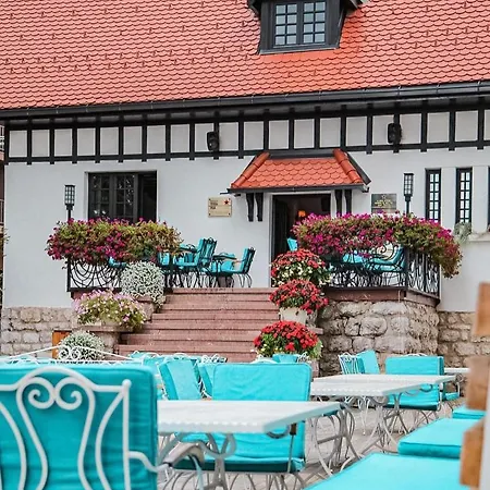 Durmitor 41, Kompleks Titova Palisat